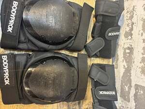 Adult/Teen Bodyprox Protective Knee and Wrist Pad Set